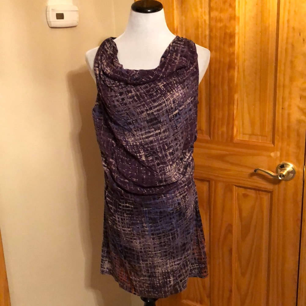 Flounce Brand 100% silk full zipper back dress